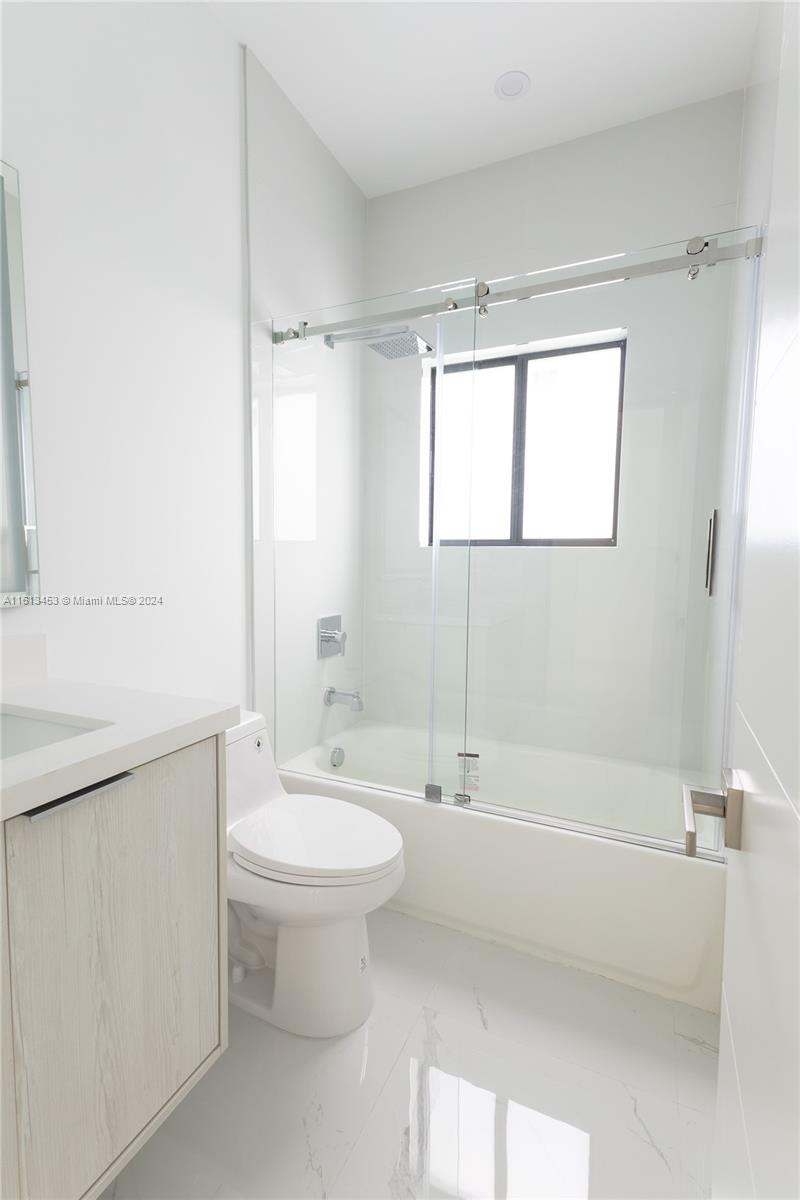 16331 Southwest 60th Terrace Miami, FL 33193 - Photo 13 of 27 Gallery Image 13
