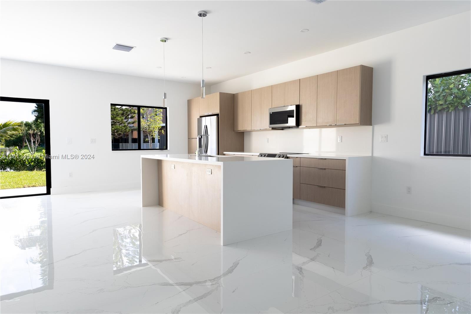 16331 Southwest 60th Terrace Miami, FL 33193 - Photo 3 of 27 Gallery Image 3