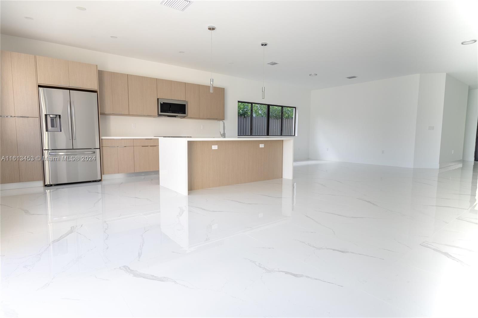 16331 Southwest 60th Terrace Miami, FL 33193 - Photo 4 of 27 Gallery Image 4