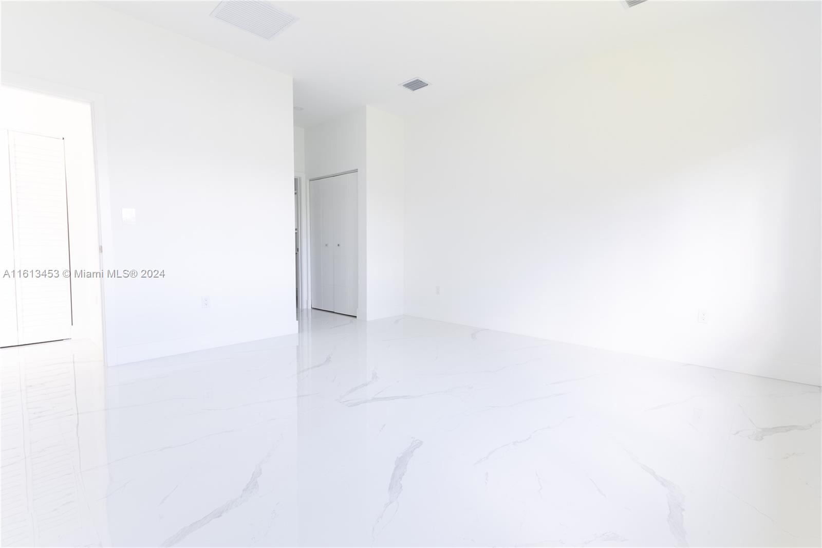 16331 Southwest 60th Terrace Miami, FL 33193 - Photo 8 of 27 Gallery Image 8