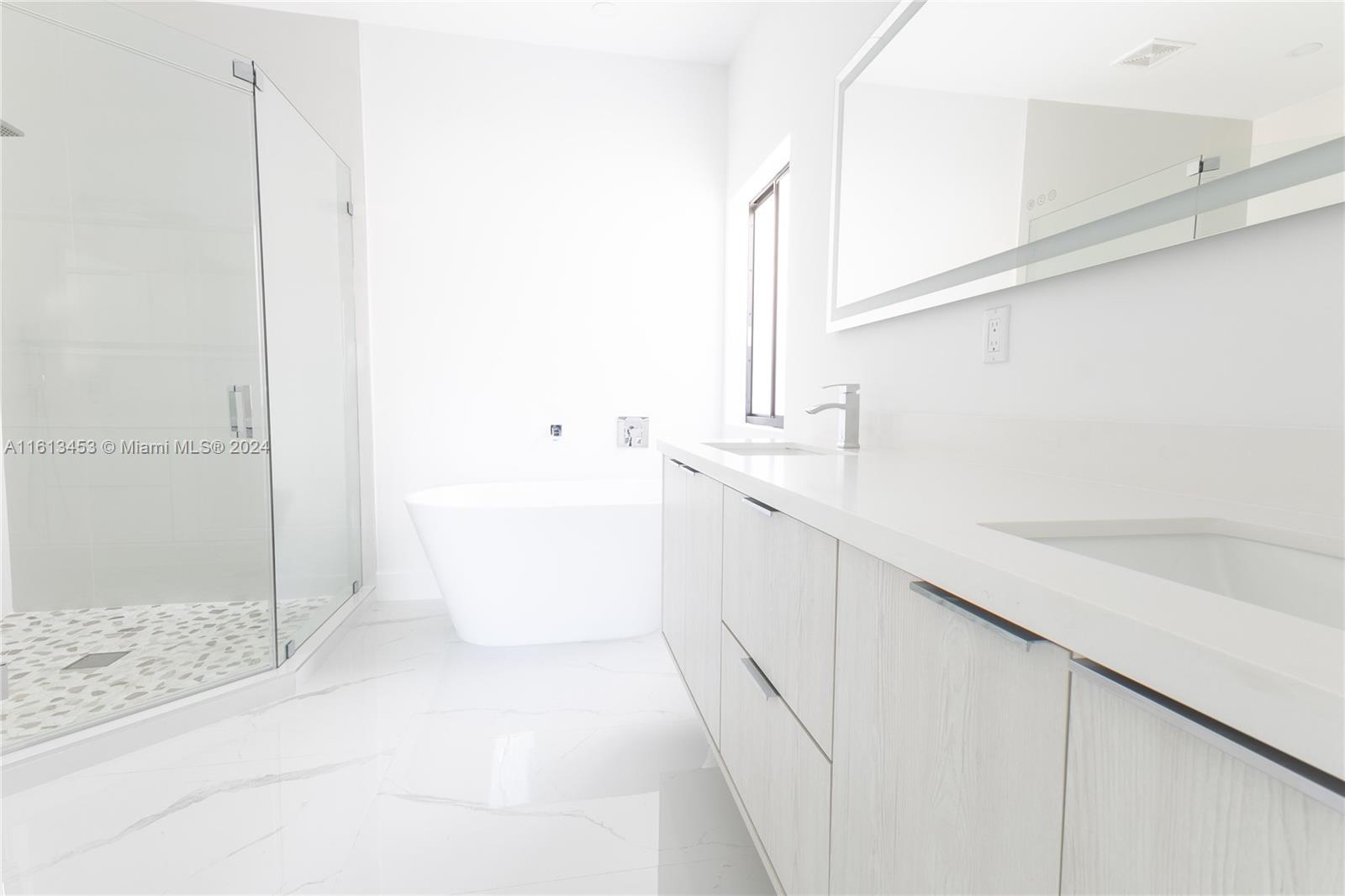 16331 Southwest 60th Terrace Miami, FL 33193 - Photo 9 of 27 Gallery Image 9