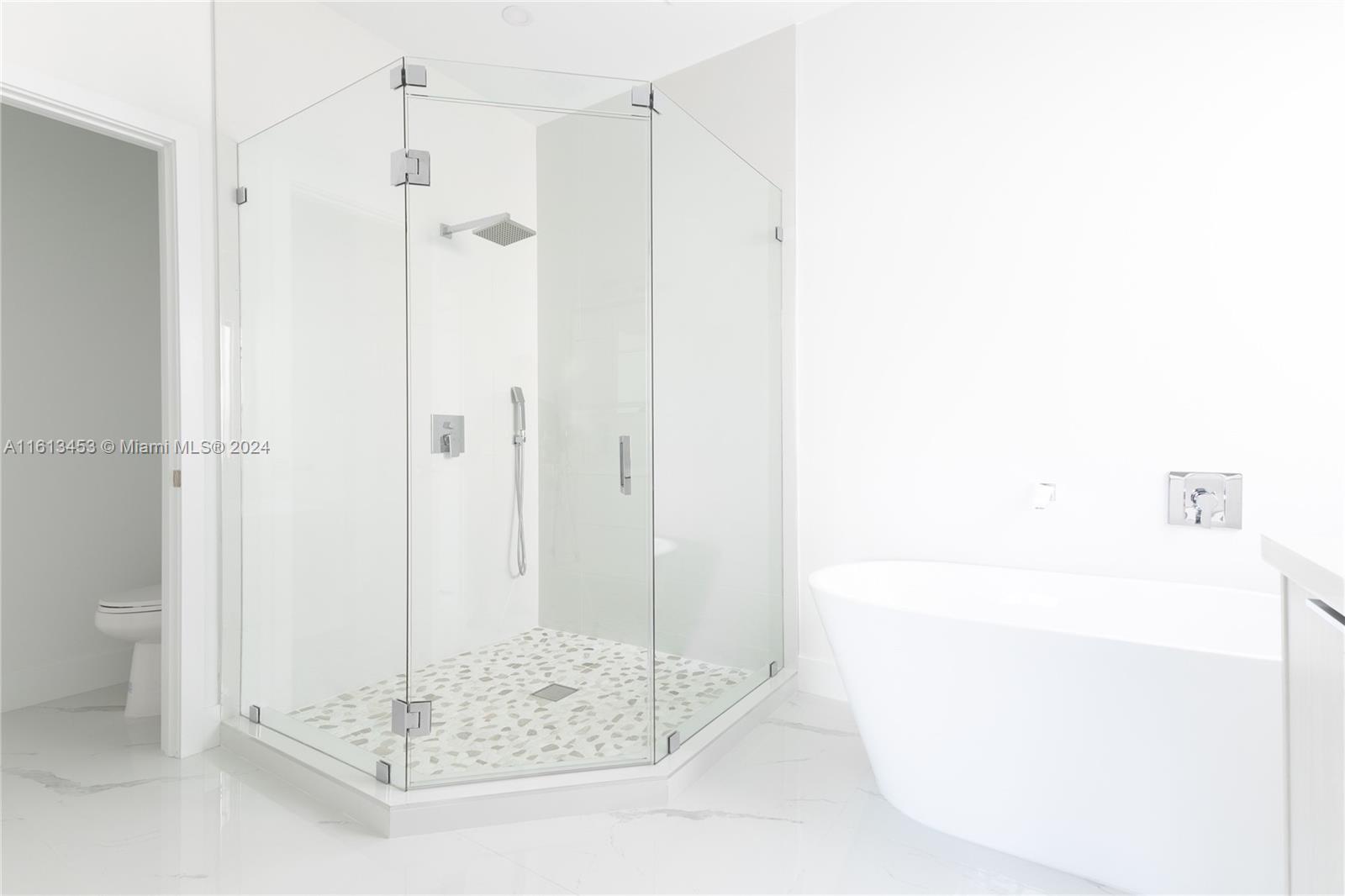16331 Southwest 60th Terrace Miami, FL 33193 - Photo 10 of 27 Gallery Image 10