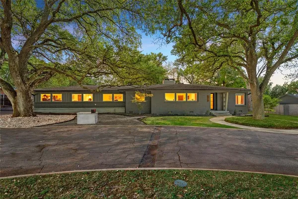 $895,000 | 4916 Ridgeview Drive, Waco, TX 76710