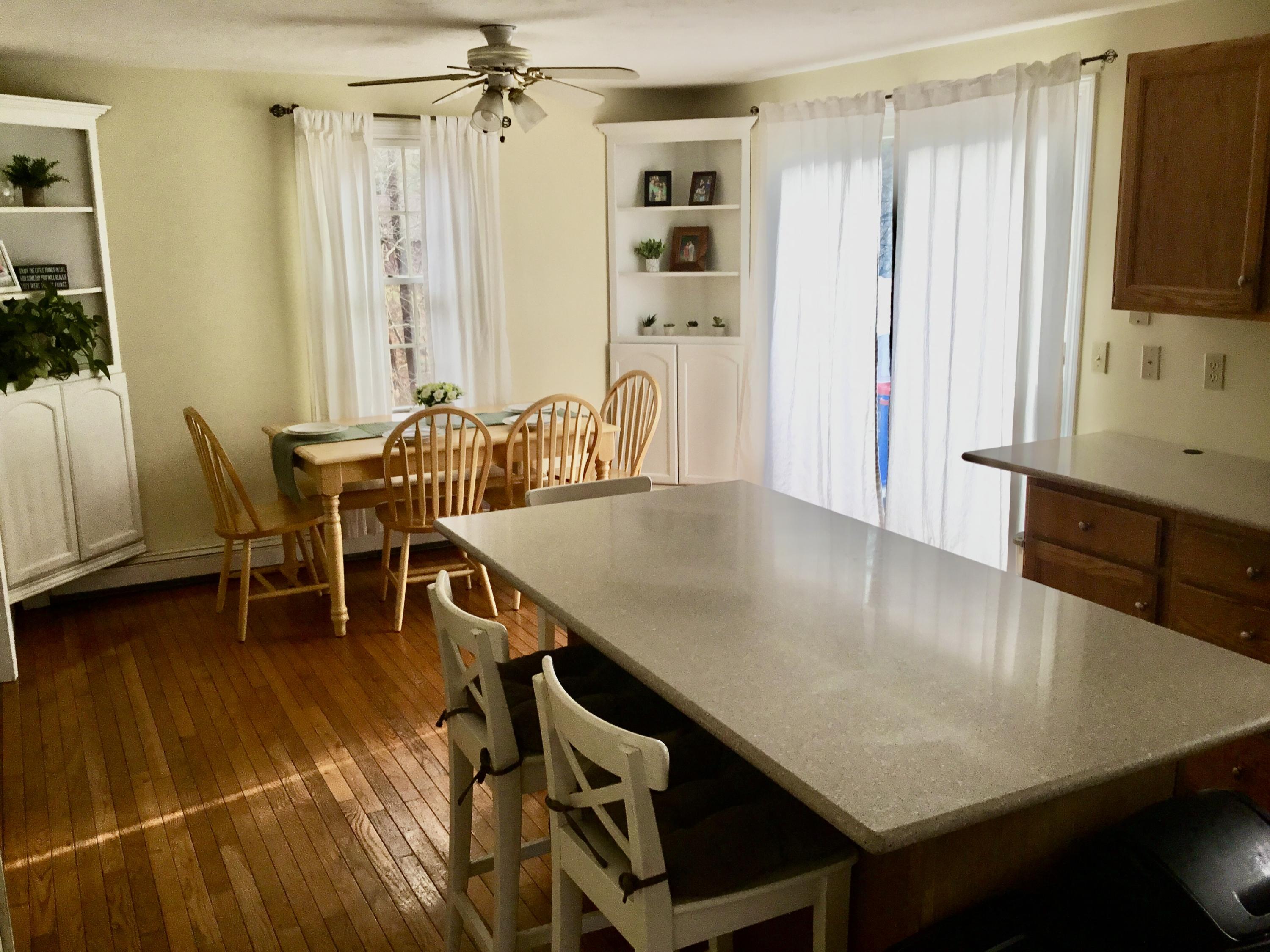 5 29 Ridge Top Kitchen Dining area