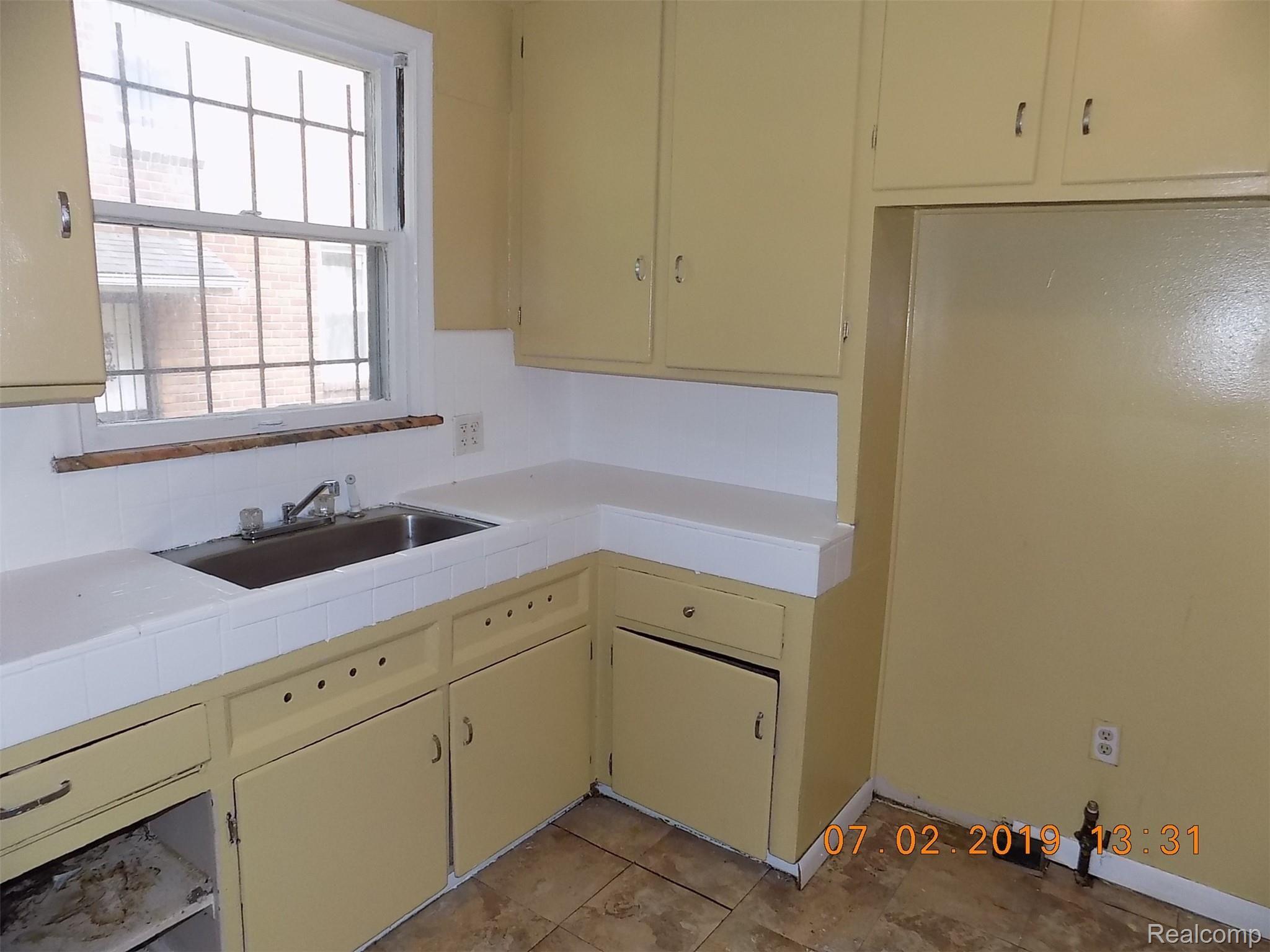 19418 Sunderland Road Detroit, MI 48219 - Photo 2 of 16 DSCN8475.JPG