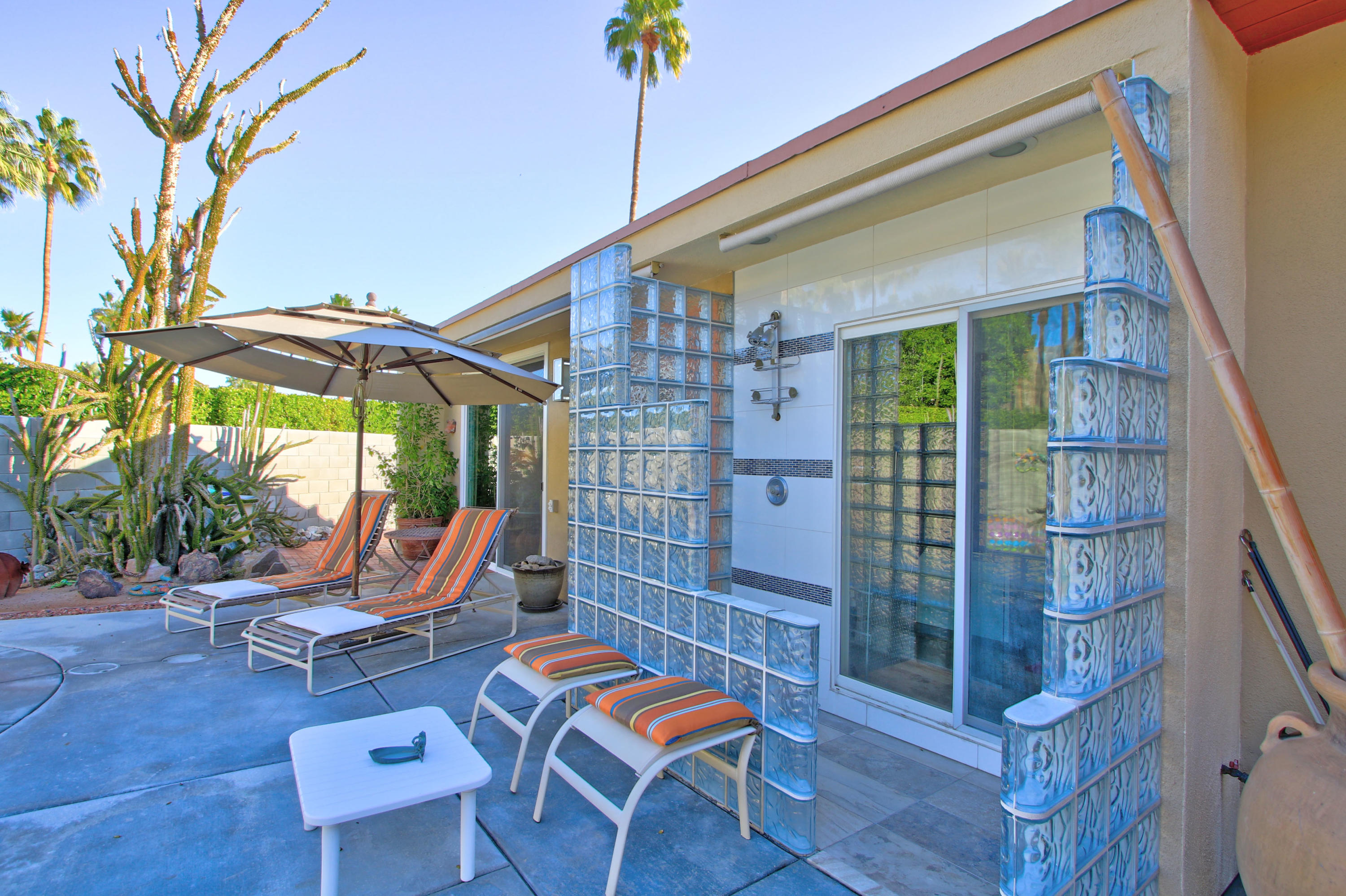 71421 Halgar Road Rancho Mirage, CA 92270 - Photo 7 of 43 SHOWER ANYONE?