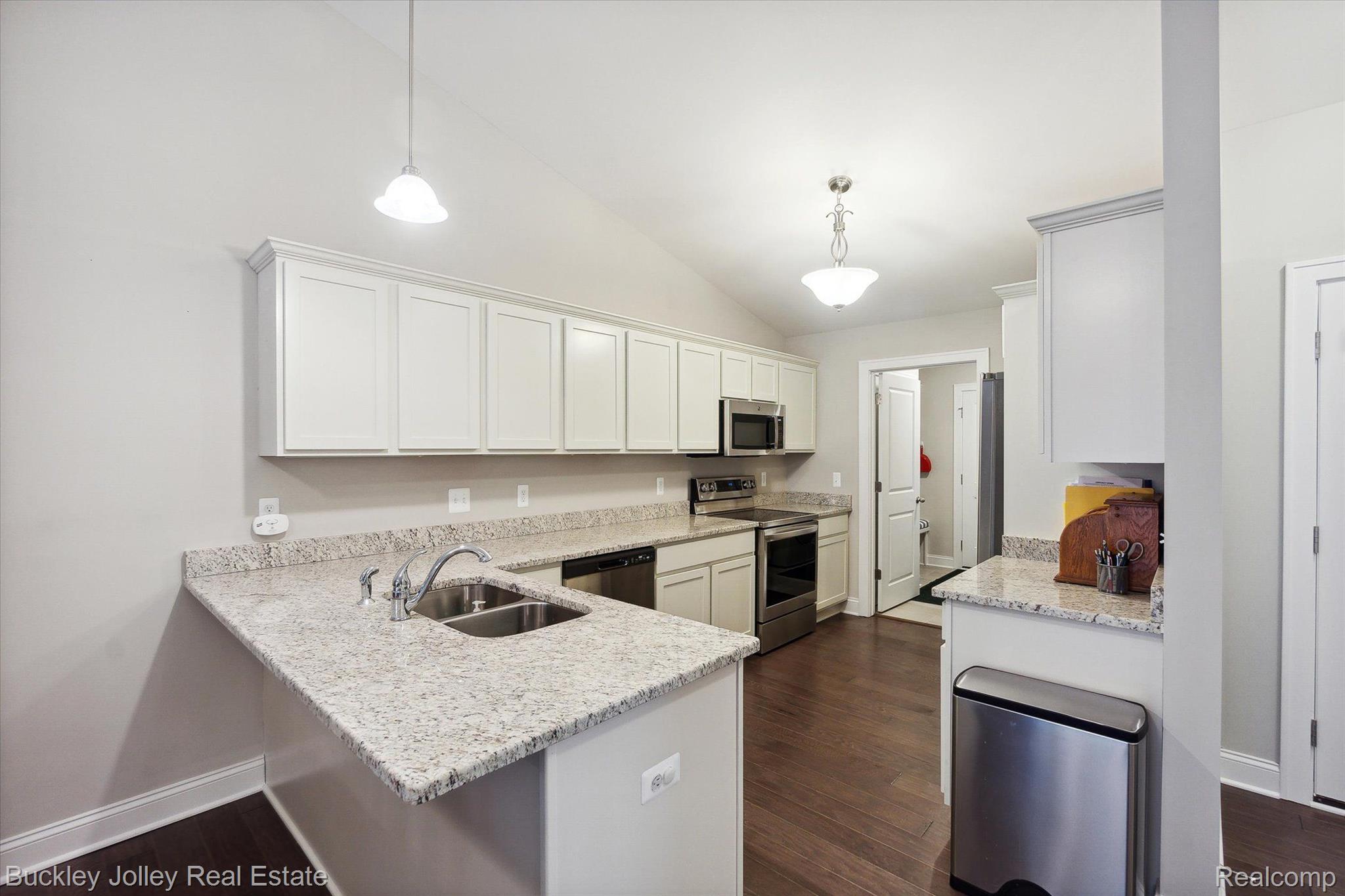 1990 Genoa Circle, Unit 3 Howell, MI 48843 - Photo 2 of 30 Beautiful Kitchen