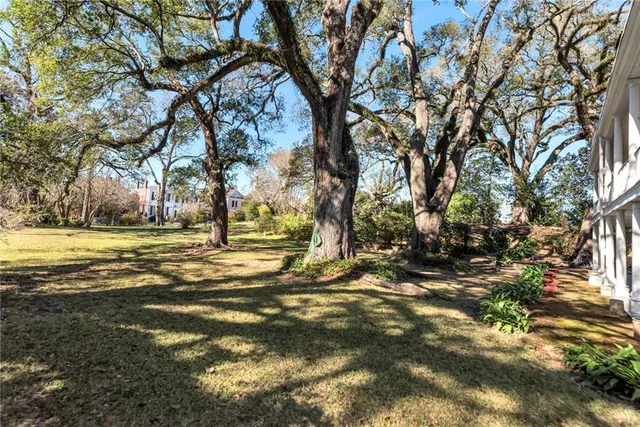 $1,265,000 | 801 Washington Street, Natchez, MS 39120
