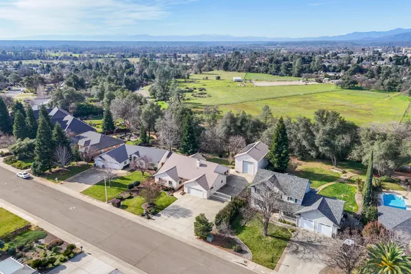 $749,000 | 4624 Columbine Drive, Redding, CA 96002