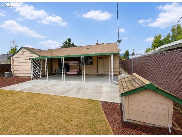 1231 N Street Springfield, OR 97477 - Photo 4 of 26 Covered Patio