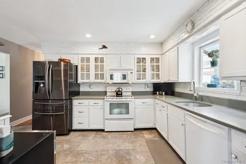 $859,000 | 243 South Dunton Avenue, East Patchogue, NY 11772