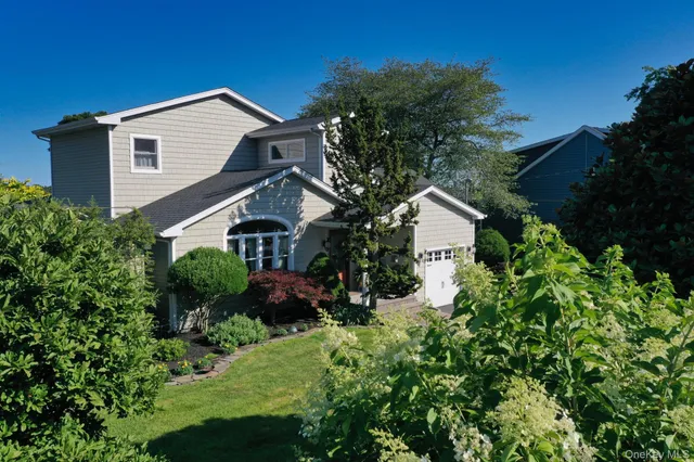 $859,000 | 243 South Dunton Avenue, East Patchogue, NY 11772