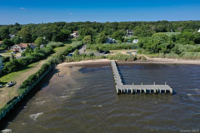 $859,000 | 243 South Dunton Avenue, East Patchogue, NY 11772