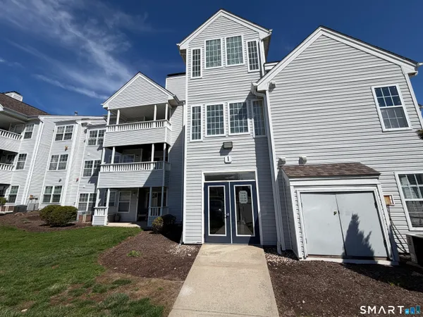 $1,900 | 1 Forest Glen Circle, Unit 13, Middletown, CT 06457