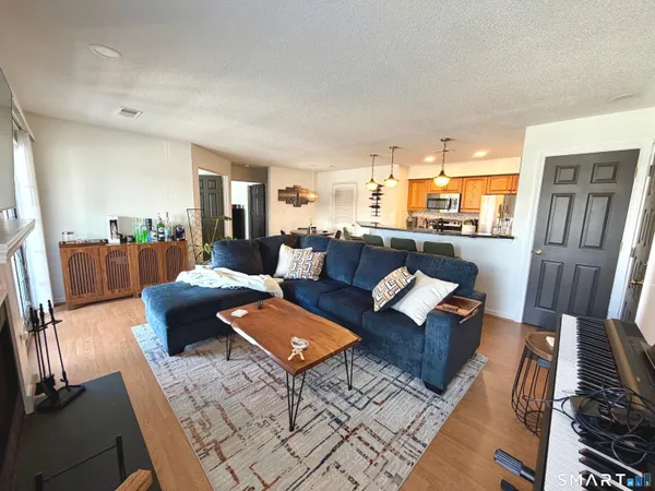 $1,900 | 1 Forest Glen Circle, Unit 13, Middletown, CT 06457