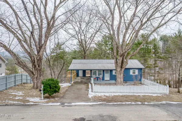 $214,500 | 502 Hospital Hill Lane, Mountain City, TN 37683