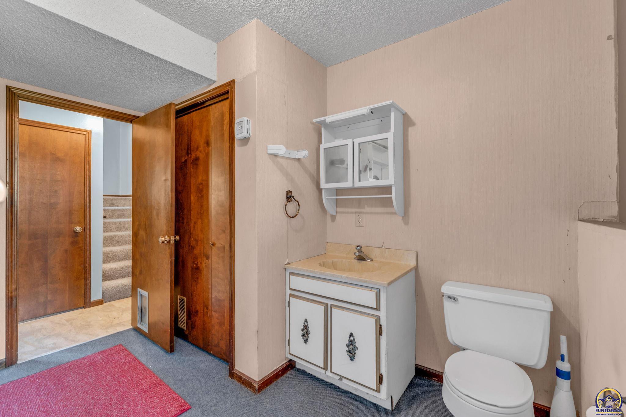 5964 Southwest 23rd Terrace Topeka, KS 66614 - Photo 29 of 43
