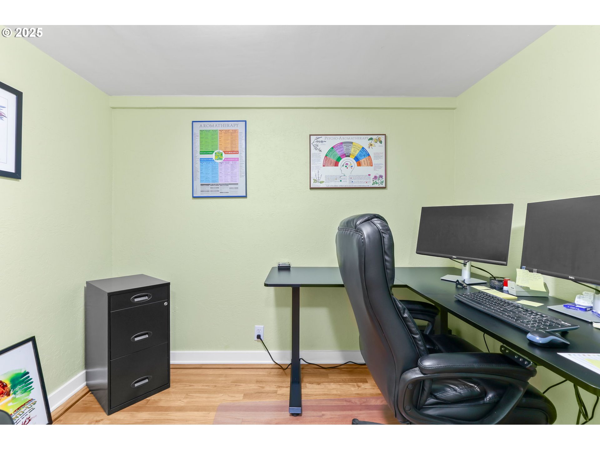 26011 South Morgan Road Estacada, OR 97023 - Photo 13 of 48 a workspace with furniture and rug
