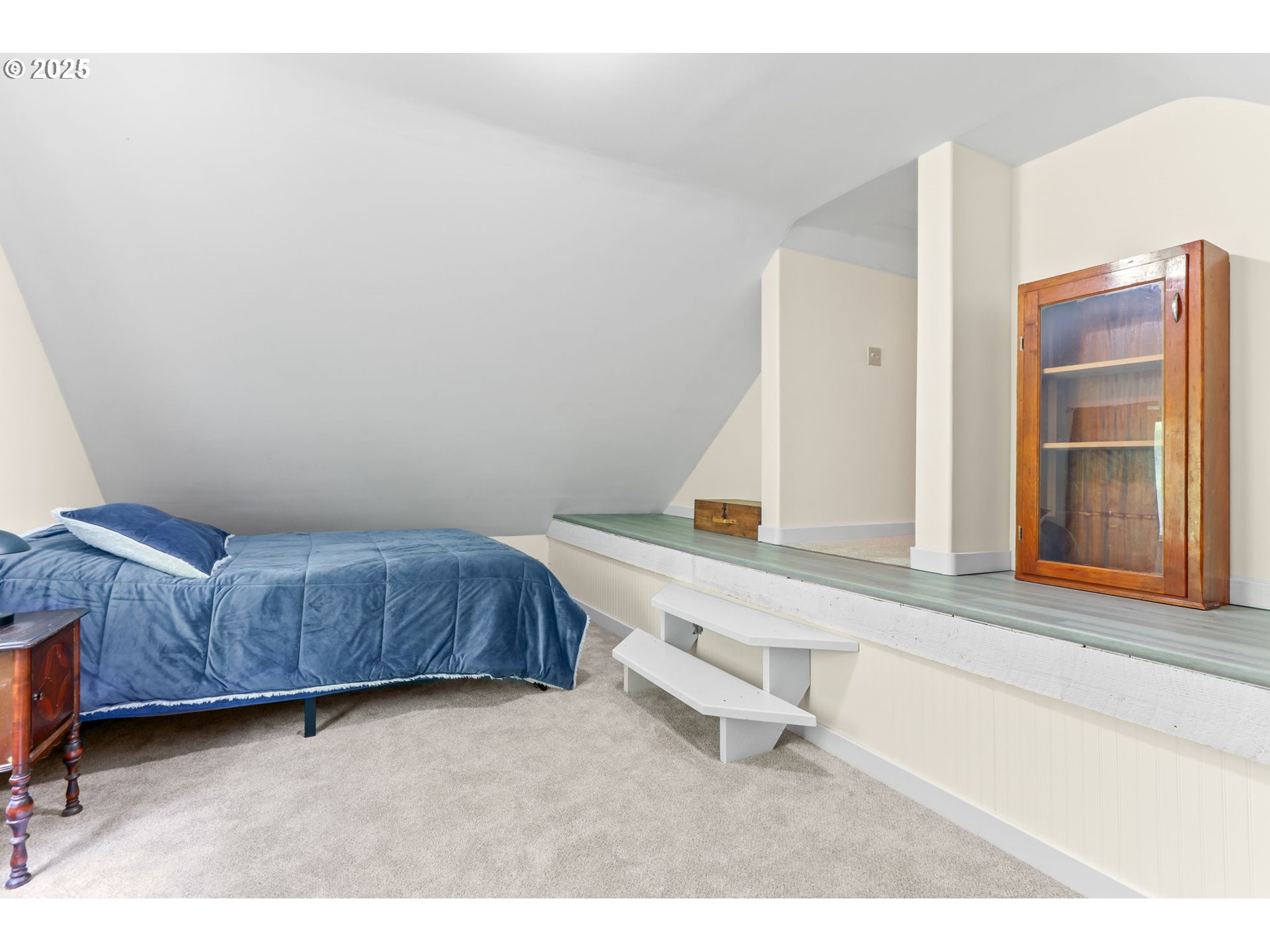 26011 South Morgan Road Estacada, OR 97023 - Photo 16 of 48 a room with a bed and a window