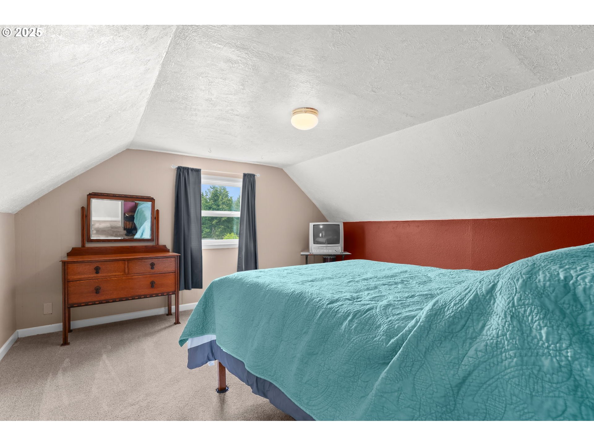 26011 South Morgan Road Estacada, OR 97023 - Photo 18 of 48 a bedroom with a bed and a table