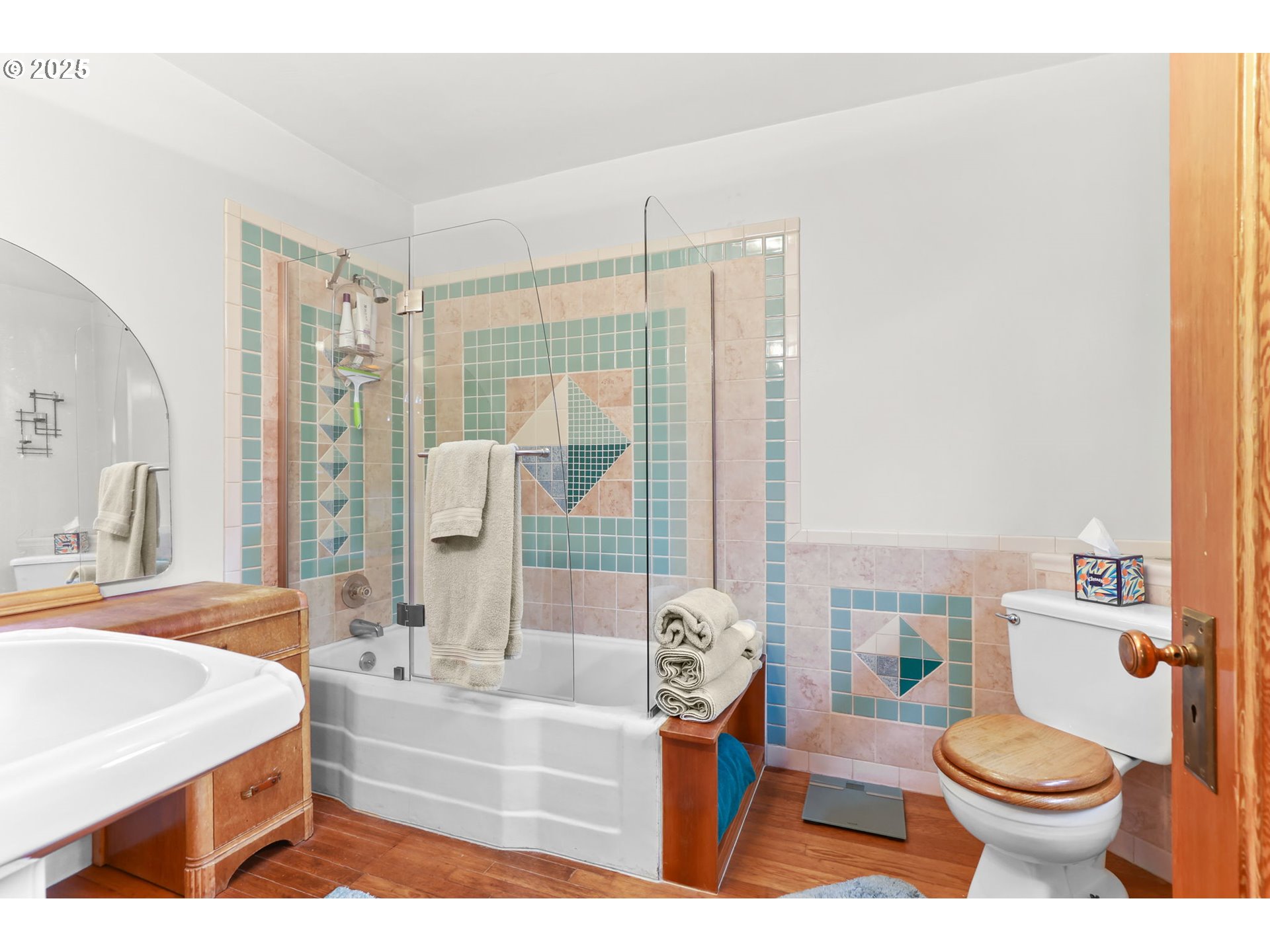 26011 South Morgan Road Estacada, OR 97023 - Photo 20 of 48 a bathroom with a sink toilet and shower