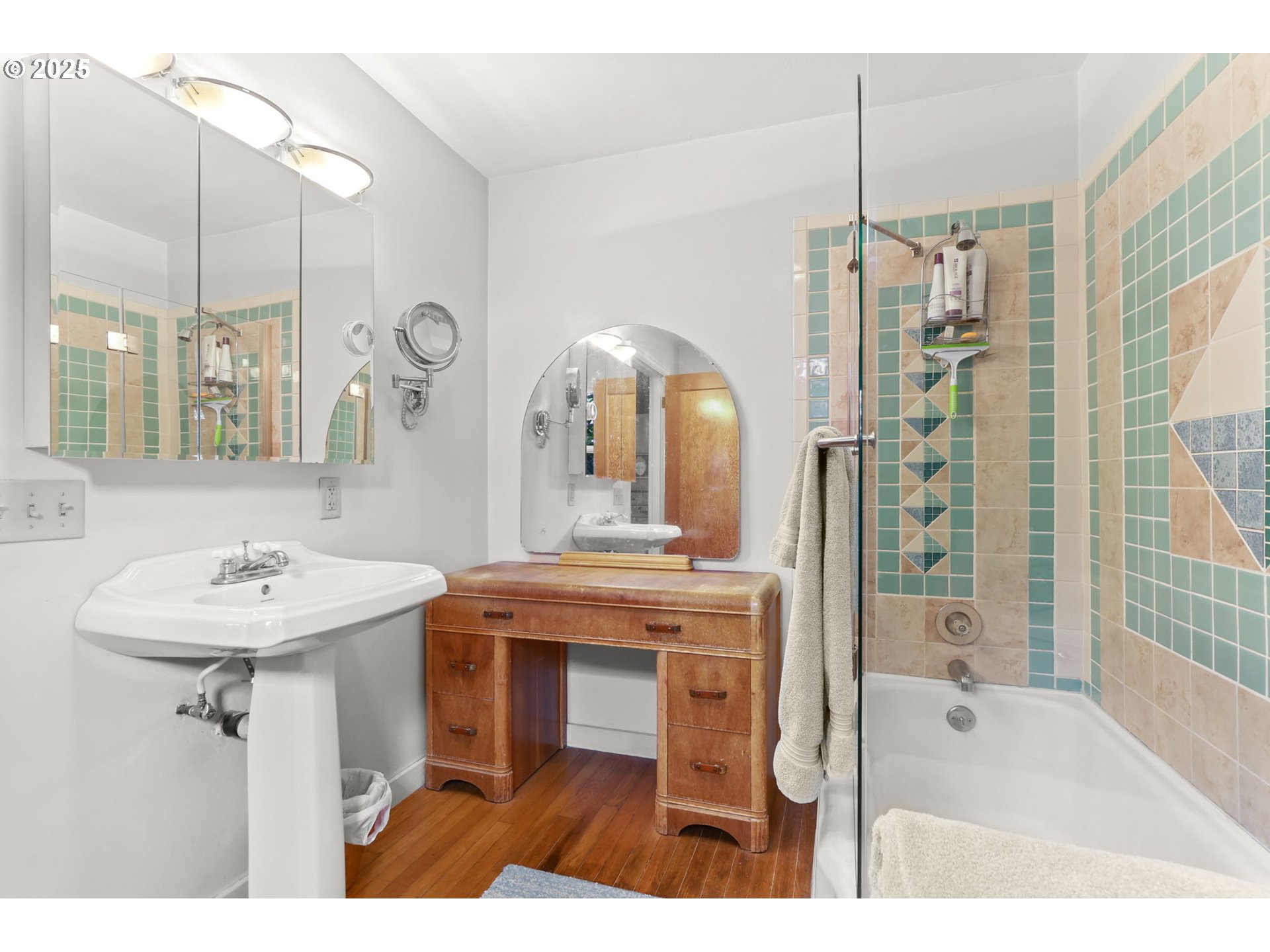 26011 South Morgan Road Estacada, OR 97023 - Photo 21 of 48 a bathroom with a sink a mirror a bathtub and shower