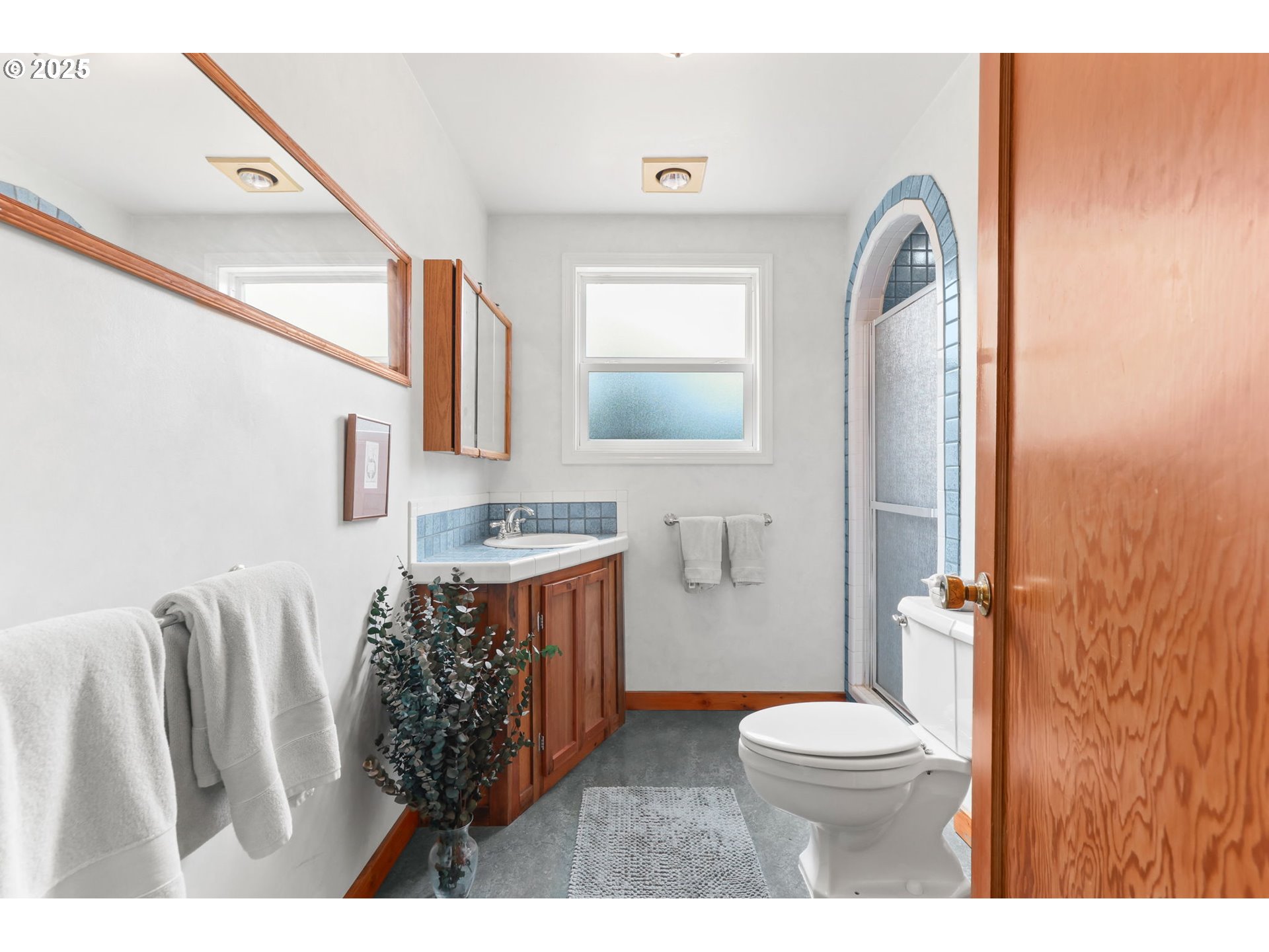 26011 South Morgan Road Estacada, OR 97023 - Photo 22 of 48 a bathroom with a toilet a sink and a mirror