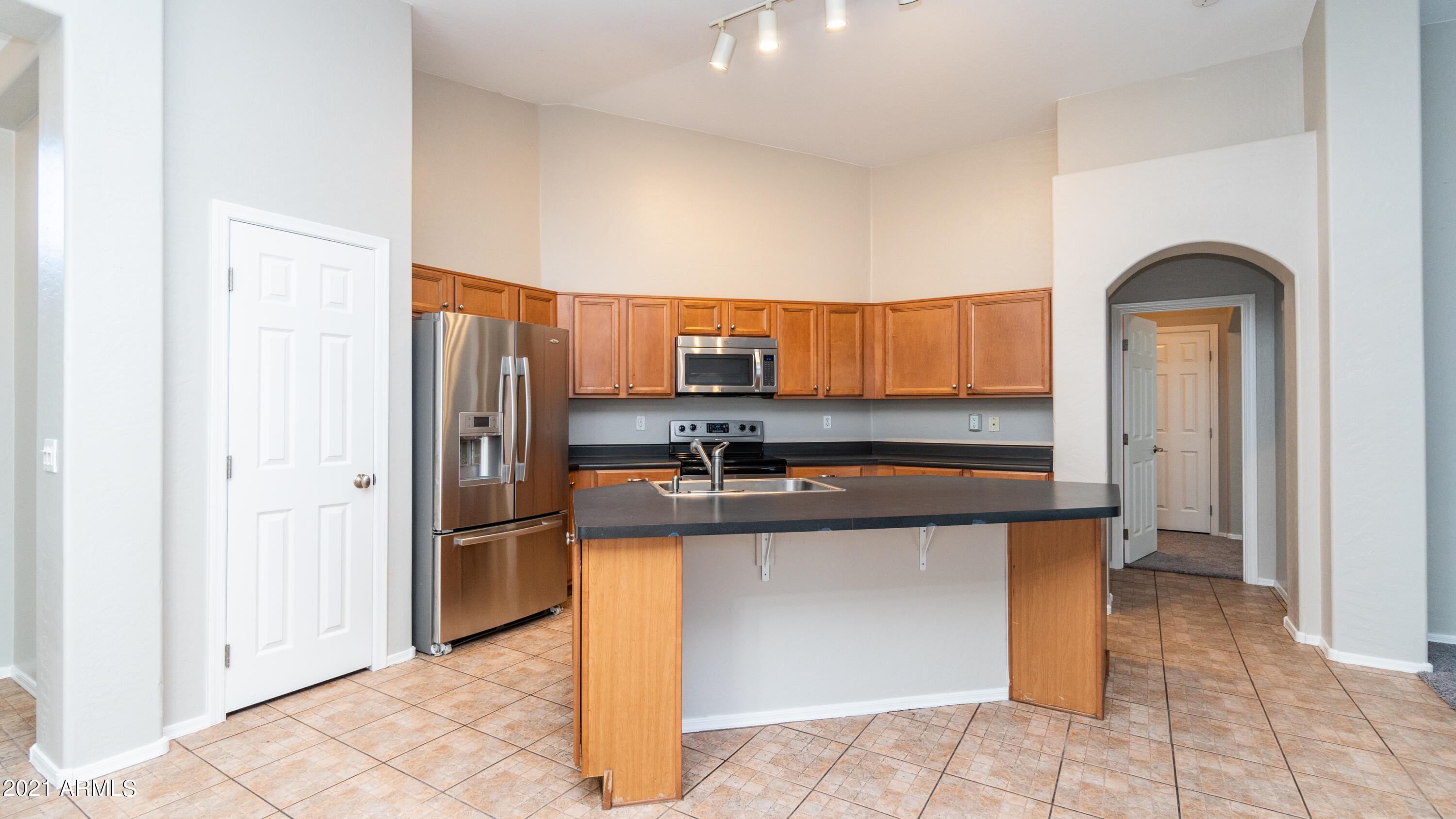 14843 West Wethersfield Road Surprise, AZ 85379 - Photo 7 of 28 Kitchen