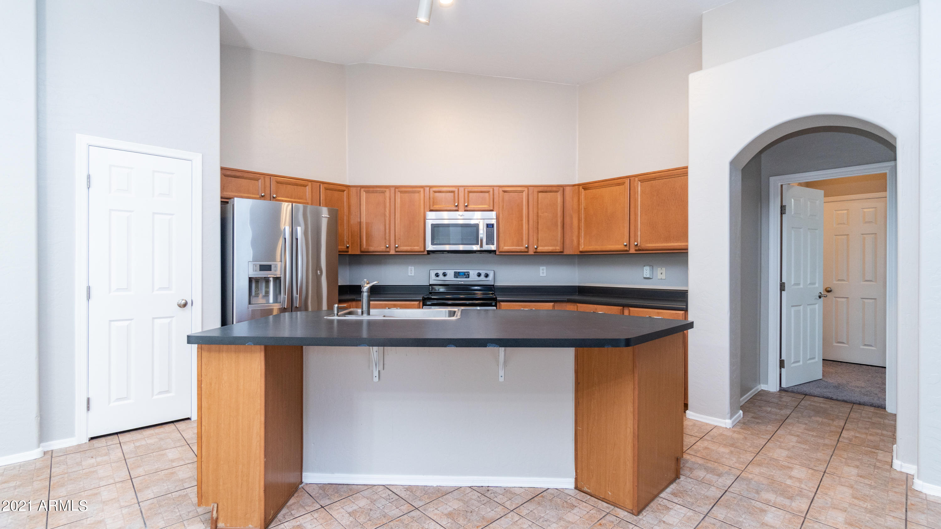 14843 West Wethersfield Road Surprise, AZ 85379 - Photo 8 of 28 Kitchen