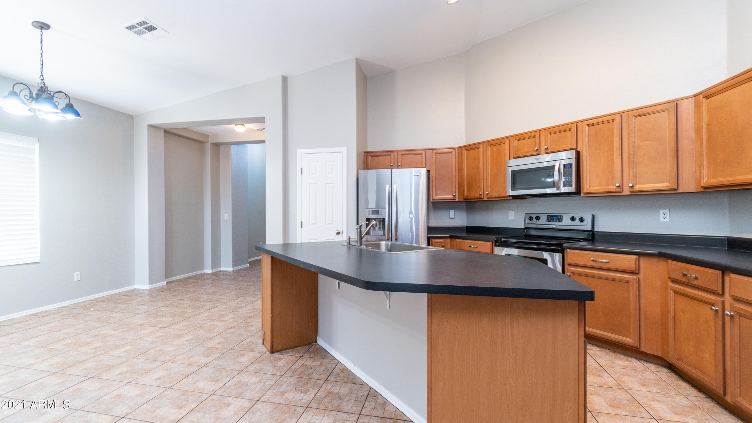 14843 West Wethersfield Road Surprise, AZ 85379 - Photo 9 of 28 Kitchen