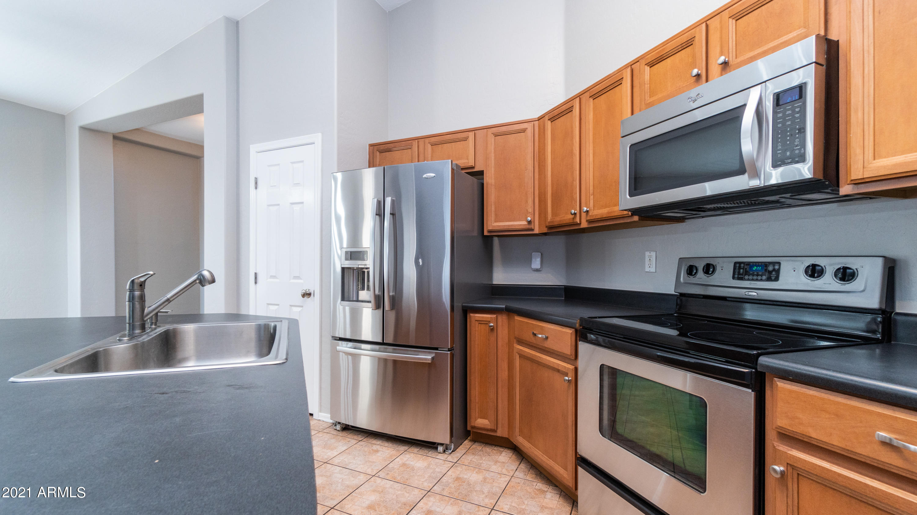 14843 West Wethersfield Road Surprise, AZ 85379 - Photo 10 of 28 Kitchen