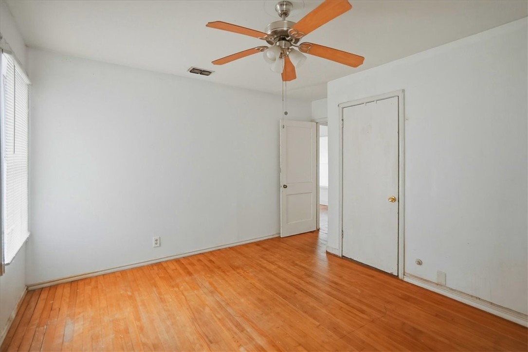 3633 Chestnut Street Corpus Christi, TX 78411 - Photo 20 of 22 wooden floor in an empty room