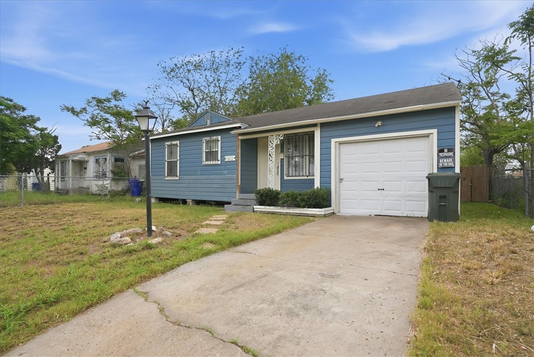 3633 Chestnut Street Corpus Christi, TX 78411 - Photo 2 of 22 front view of a house with a yard