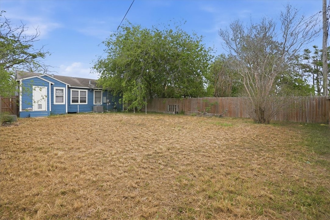 3633 Chestnut Street Corpus Christi, TX 78411 - Photo 4 of 22 a view of a house with a yard