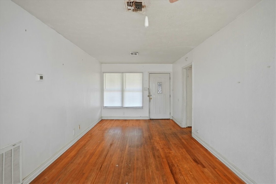 3633 Chestnut Street Corpus Christi, TX 78411 - Photo 6 of 22 a view of a room with wooden floor and white walls