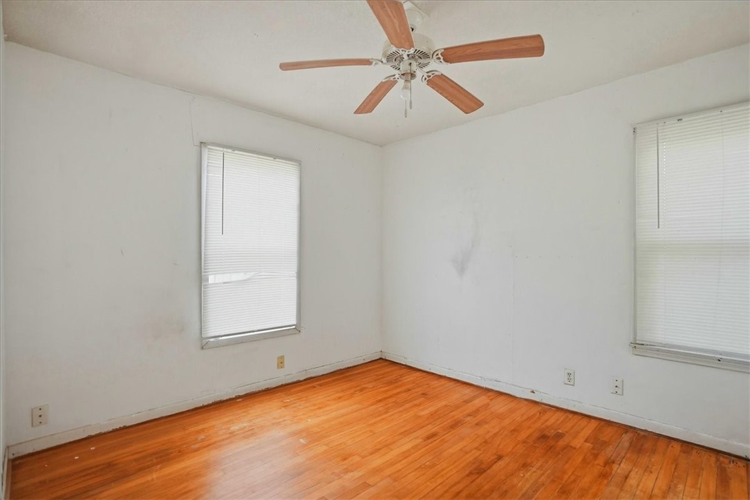 3633 Chestnut Street Corpus Christi, TX 78411 - Photo 7 of 22 an empty room with a window and a fan