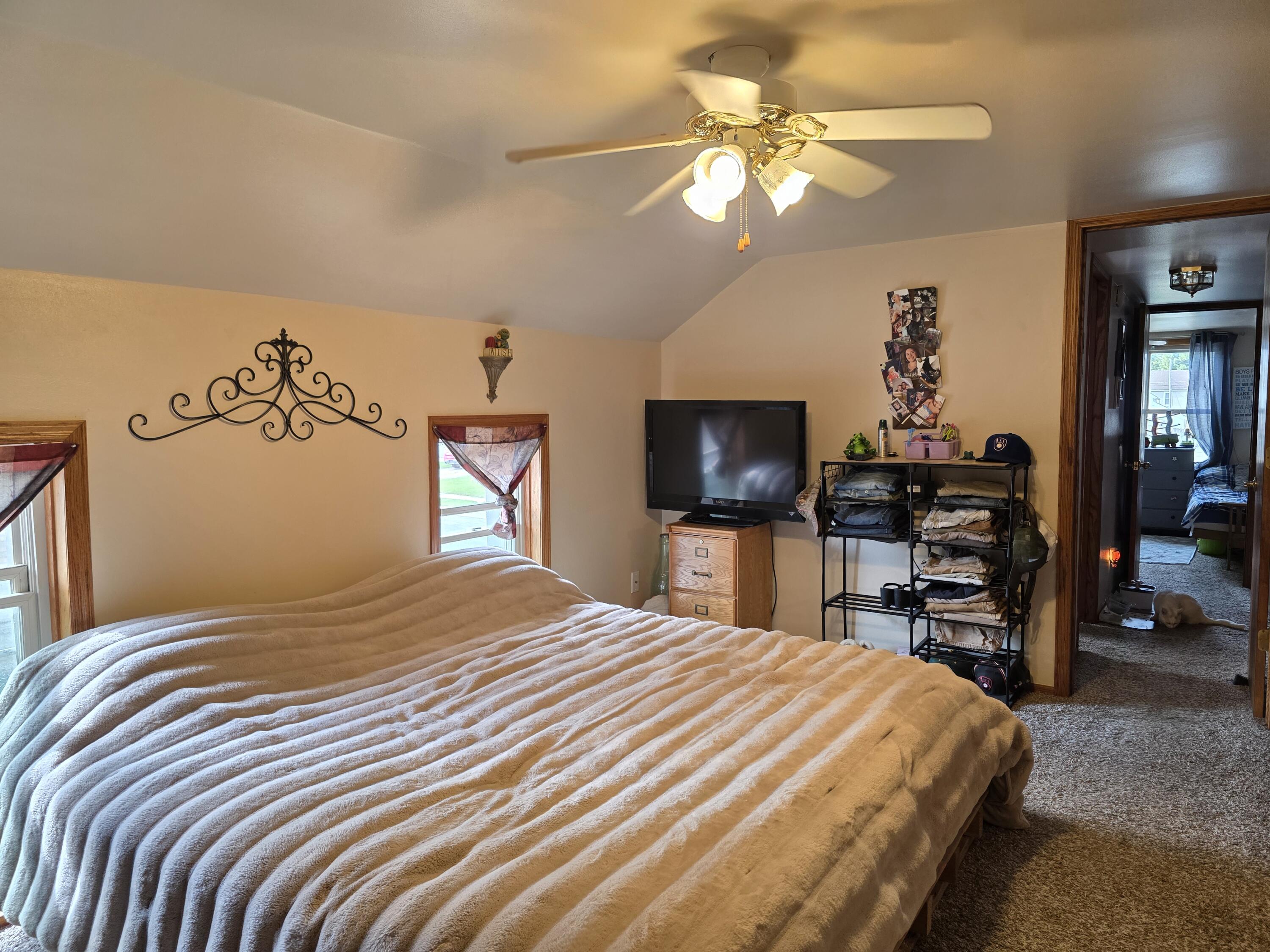 915 Cleveland Street Watertown, WI 53098 - Photo 13 of 24 20251016_140953