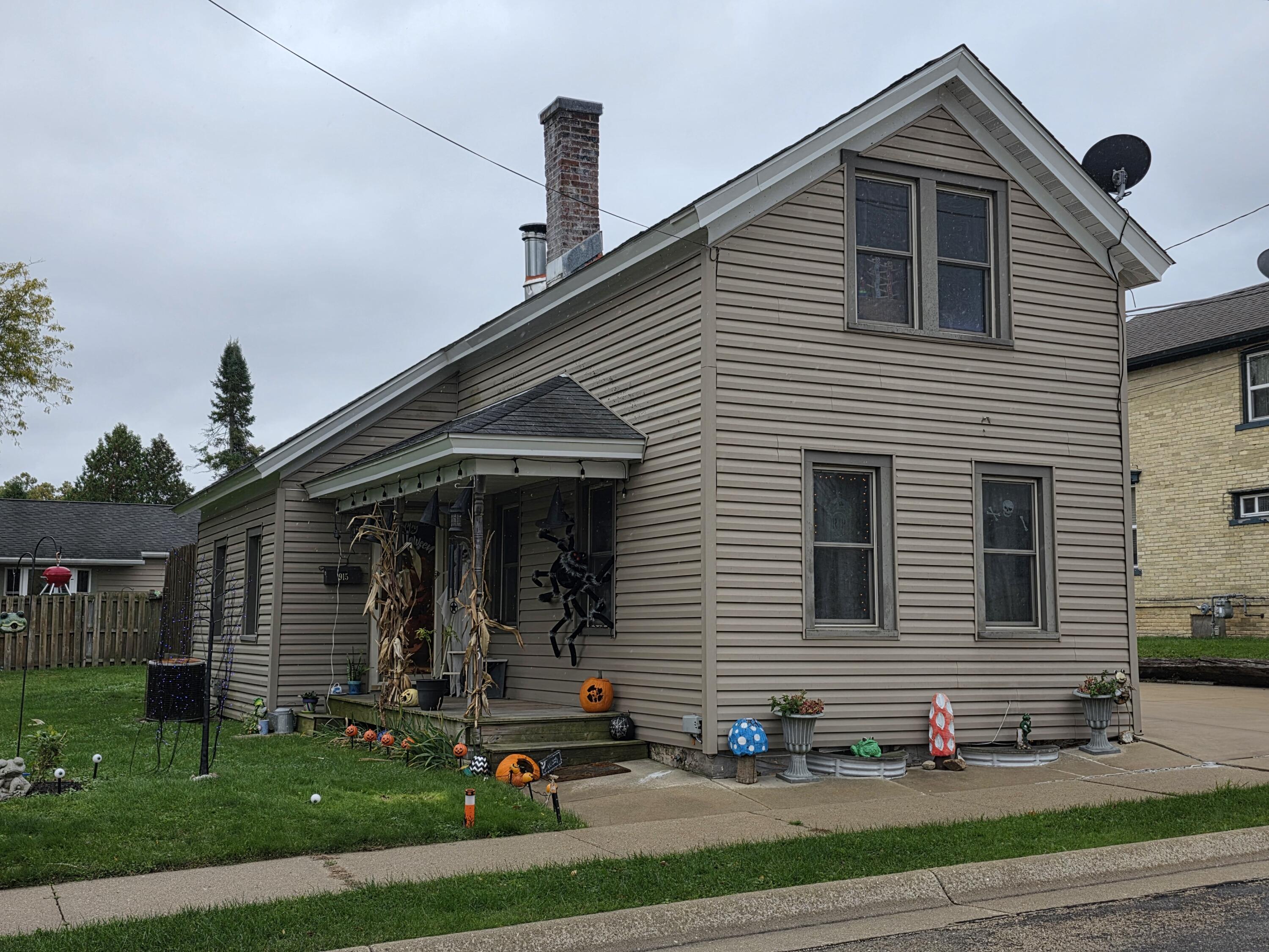 915 Cleveland Street Watertown, WI 53098 - Photo 2 of 24 20251022_140625