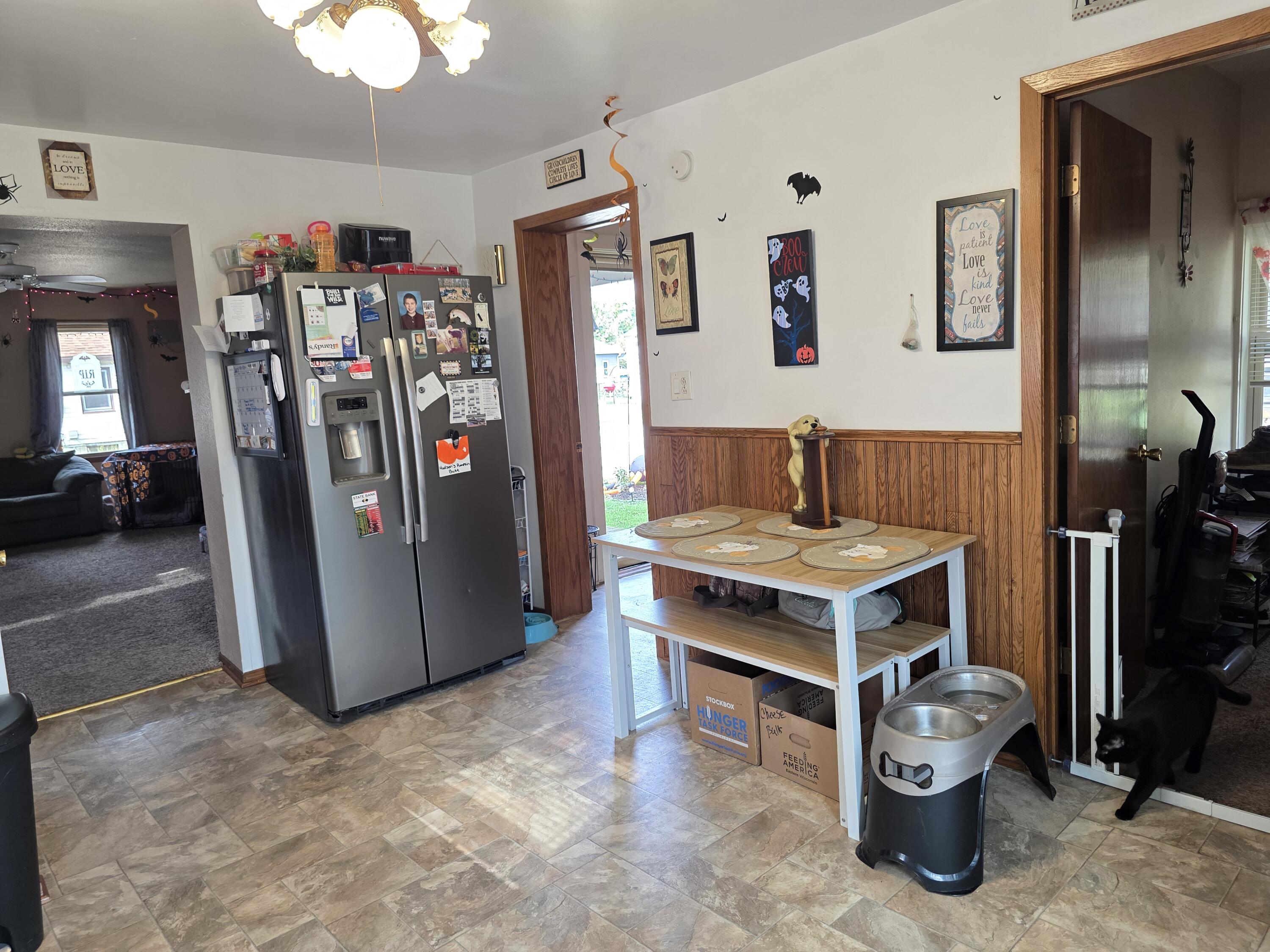 915 Cleveland Street Watertown, WI 53098 - Photo 9 of 24 20251016_141053