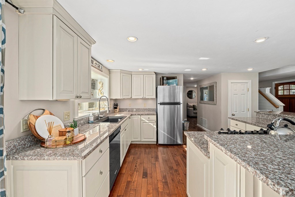 27 Bayhead Shores Road Bourne, MA 02532 - Photo 5 of 41 Gallery Image 5