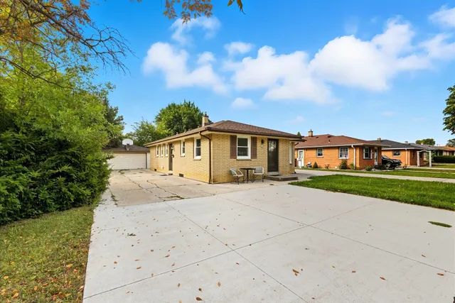 $309,900 | 2105 West Carpenter Avenue, Milwaukee, WI 53221