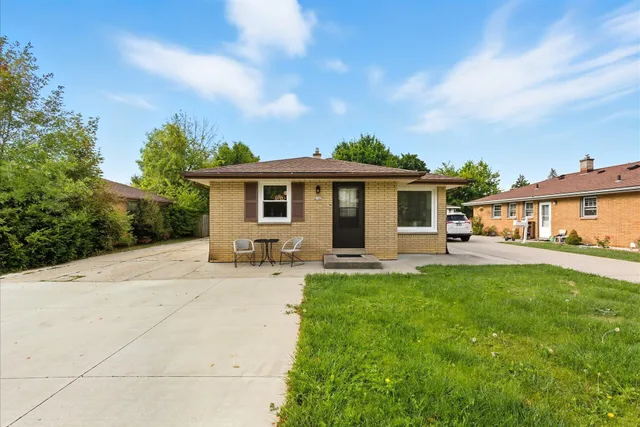 $309,900 | 2105 West Carpenter Avenue, Milwaukee, WI 53221