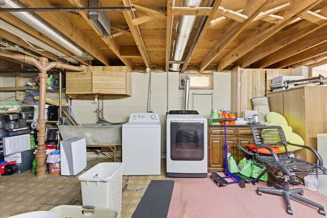 $309,900 | 2105 West Carpenter Avenue, Milwaukee, WI 53221