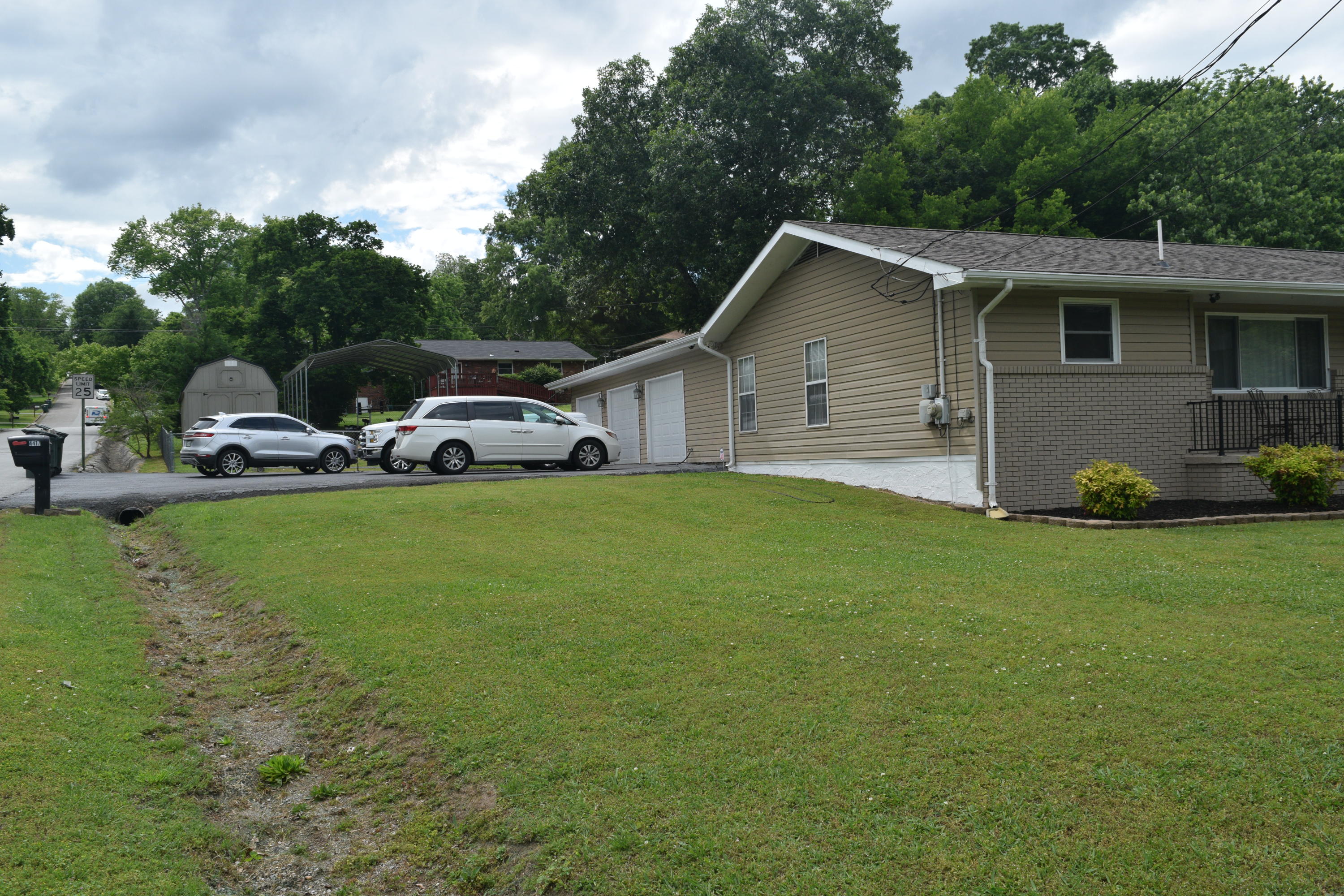 4417 Norcross Road Hixson, TN 37343 - Photo 22 of 42 E8E3CA2B-11C2-4BC2-8E44-D25C7EA5DAC2