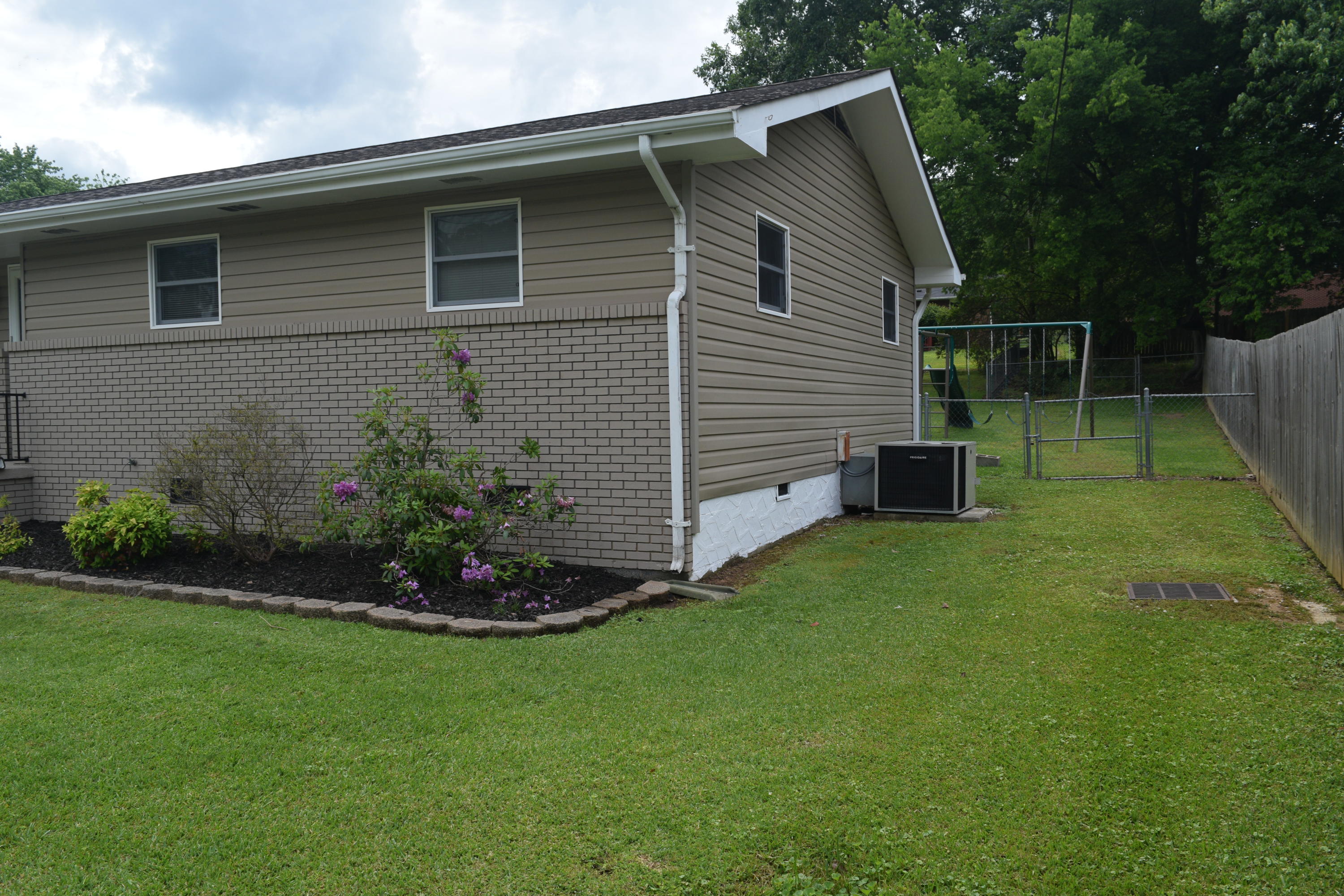 4417 Norcross Road Hixson, TN 37343 - Photo 5 of 42 B4E5FAFC-9089-441A-BE8F-00E1D29817A0