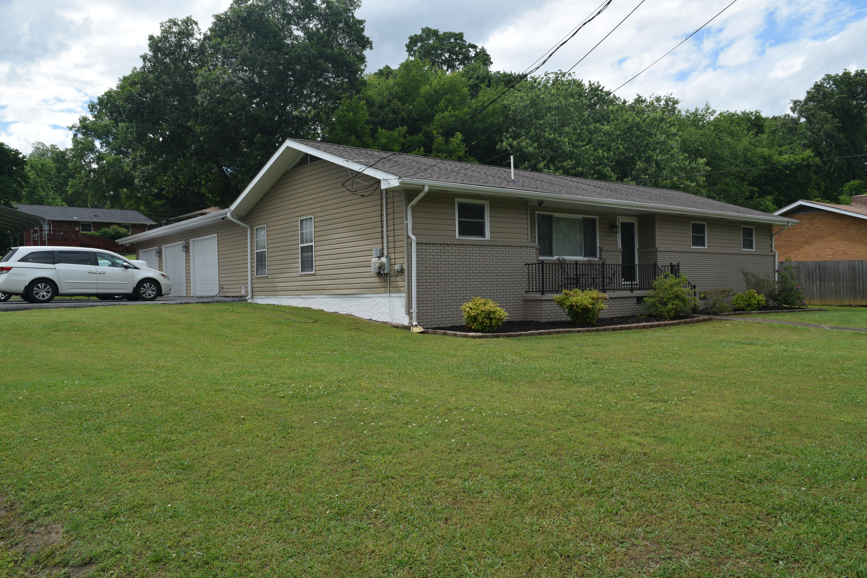 4417 Norcross Road Hixson, TN 37343 - Photo 9 of 42 268DF46A-7EAB-4A78-A5A0-EE0995965688