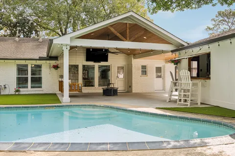 $998,000 | 1210 Briarbrook Drive, Houston, TX 77042