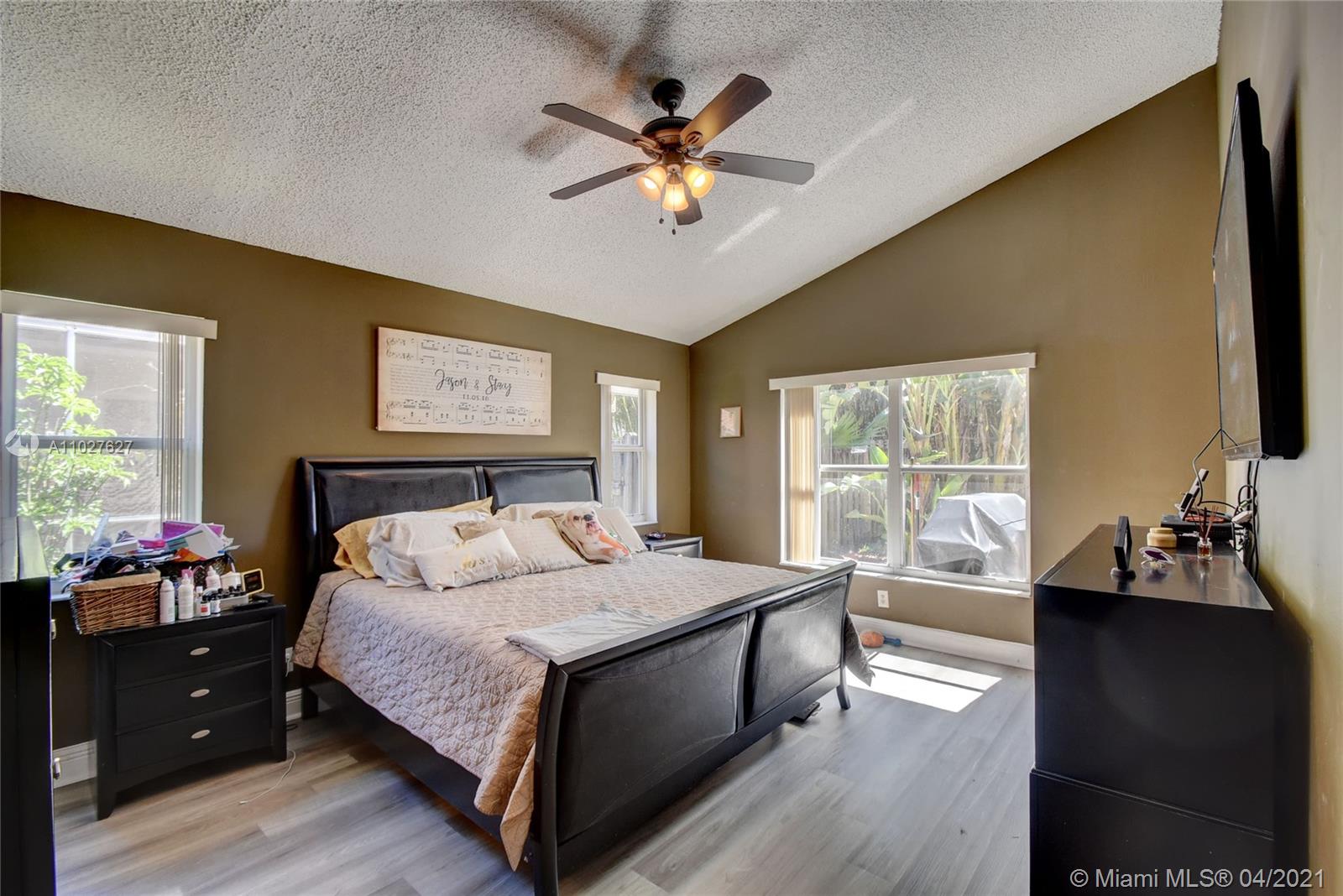 2795 Oak Grove Road Davie, FL 33328 - Photo 14 of 31 Gallery Image 14