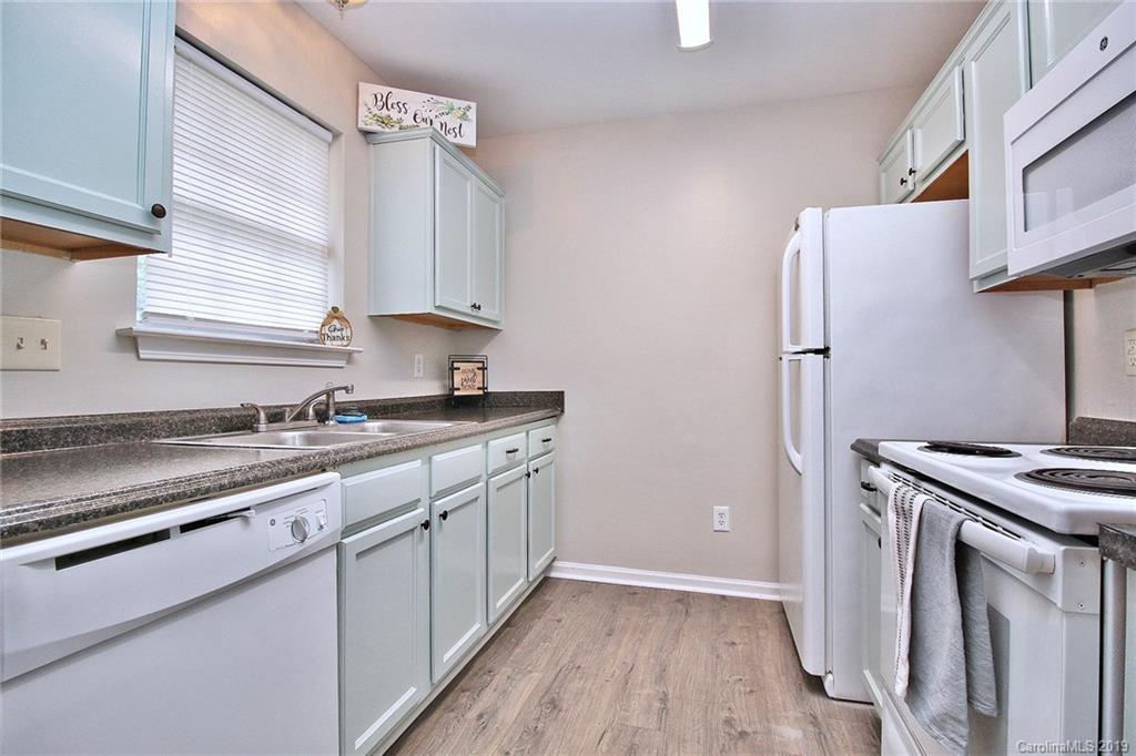 419 Tom Hunter Road Charlotte, NC 28213 - Photo 8 of 42 Gallery Image 8