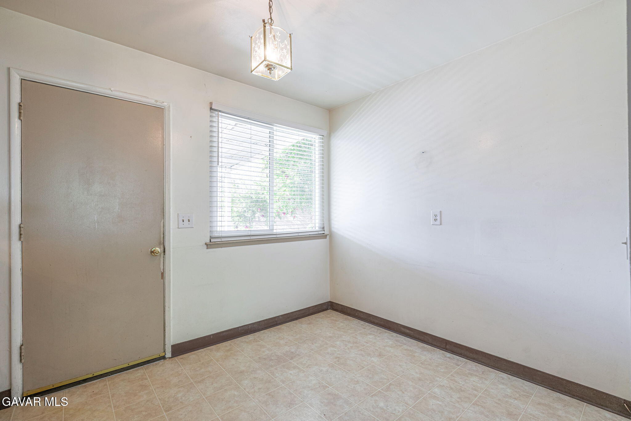 45309 Newtree Avenue Lancaster, CA 93534 - Photo 16 of 35 an empty room with a window